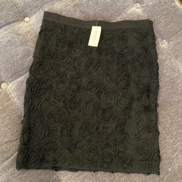 NWT Banana Republic black rosette skirt - Picture 6 of 9